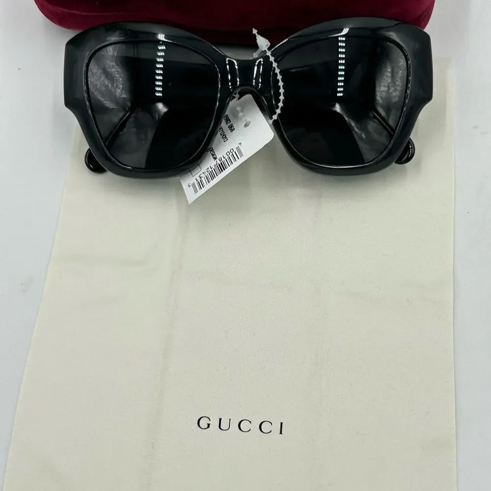 Women’s Gucci cat Eye sunglasses made in Italy
